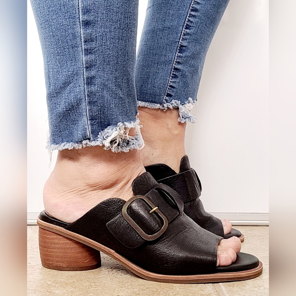 Sofft Candyce Luxe Black Italian Leather Women's Buckle Mules 2" US 9